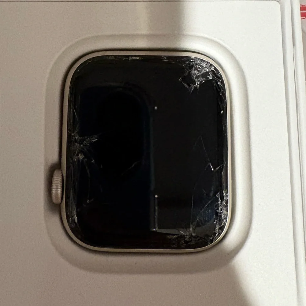 Apple Watch SE (2nd Gen) [GPS 44mm] w/Starlight Aluminum Case M/L Cracked Screen
